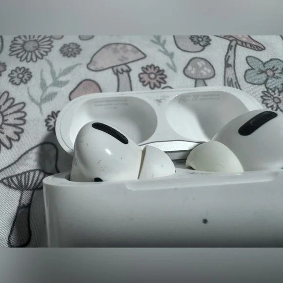Apple - AirPods 3 Generation Lightning Charging Case
